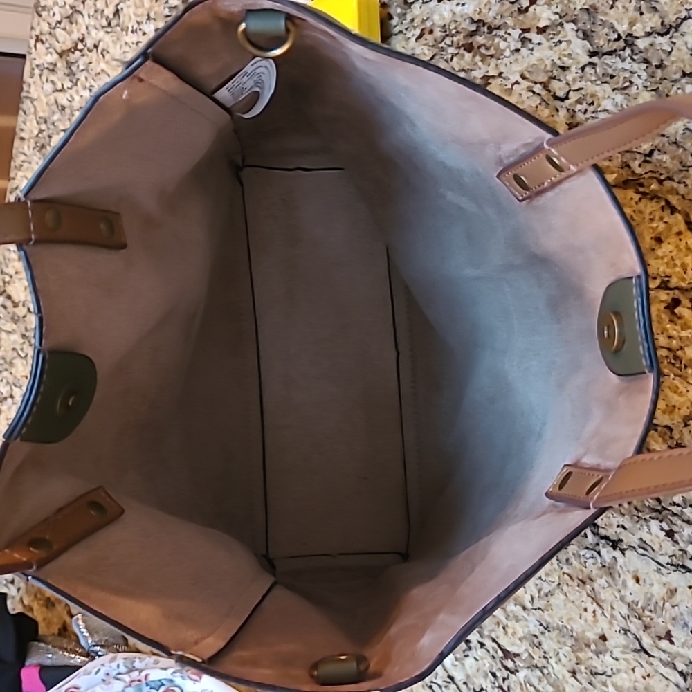 Olive Color Tote - Picture 3 of 9